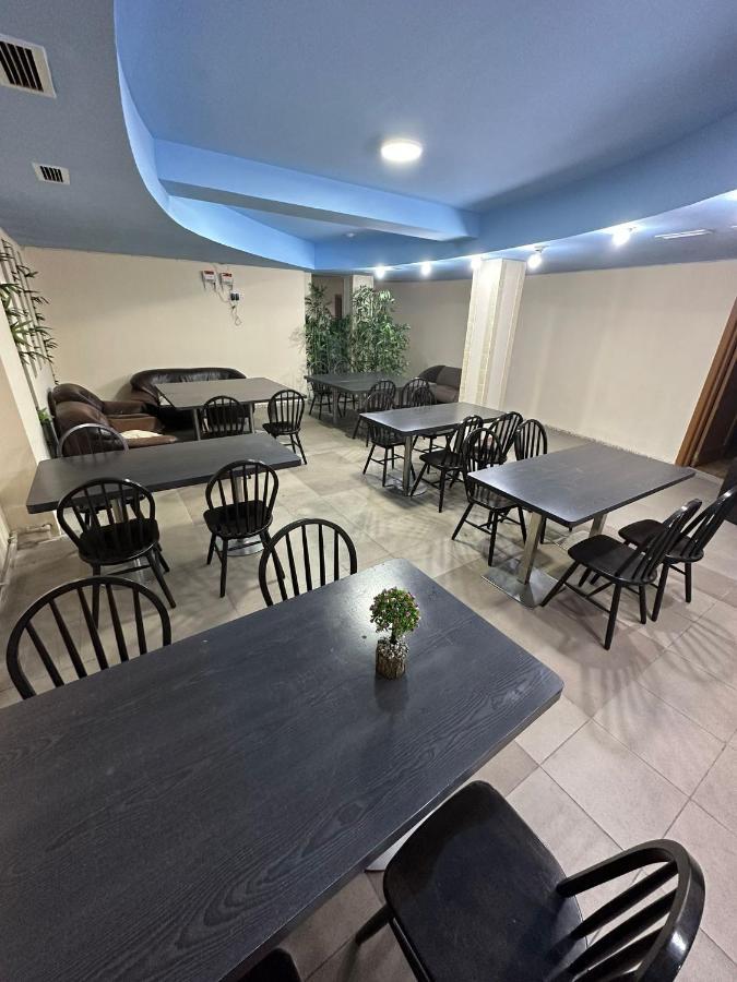 Fox Hostel Алма Ата Екстериор снимка