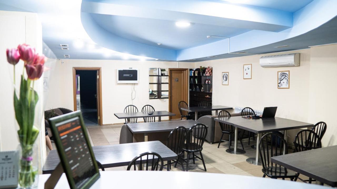 Fox Hostel Алма Ата Екстериор снимка