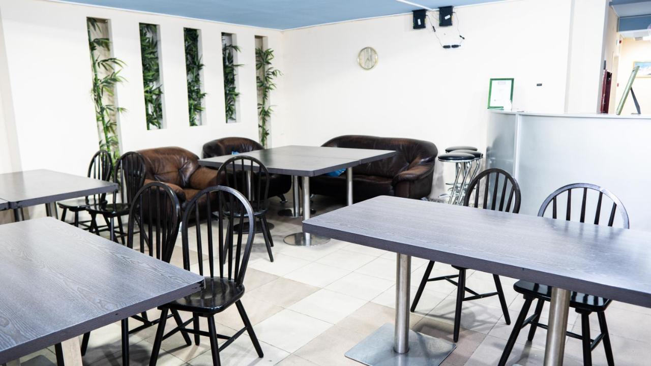 Fox Hostel Алма Ата Екстериор снимка