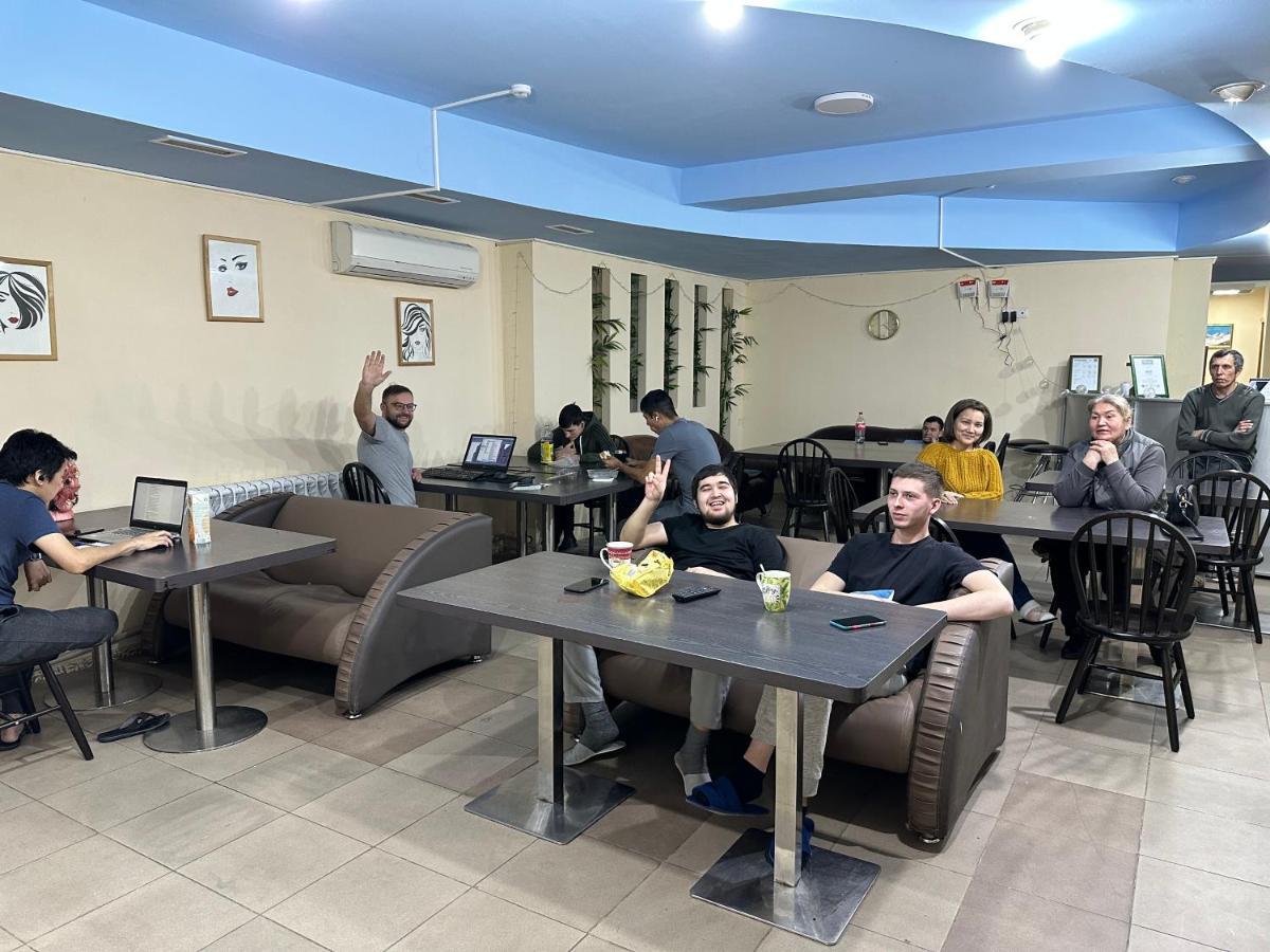 Fox Hostel Алма Ата Екстериор снимка